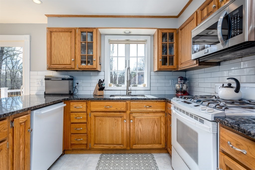 371 Sterling Road Holden, MA 01522 - Photo 13 of 41