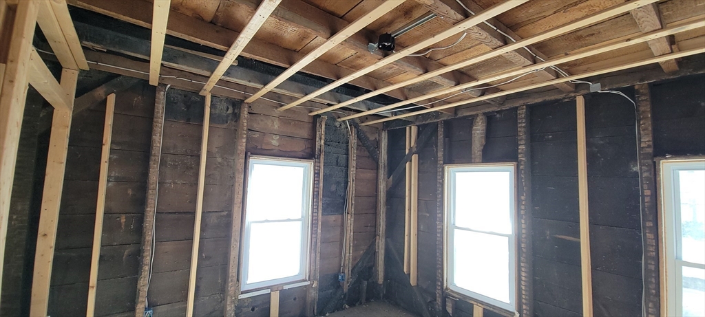97 Elm Street Amesbury, MA 01913 - Photo 13 of 19 Gallery Image 13