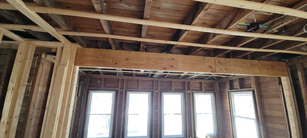 97 Elm Street Amesbury, MA 01913 - Photo 14 of 19 Gallery Image 14