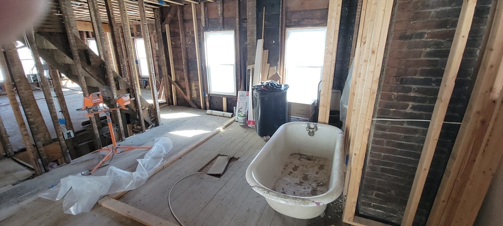 97 Elm Street Amesbury, MA 01913 - Photo 16 of 19 Gallery Image 16