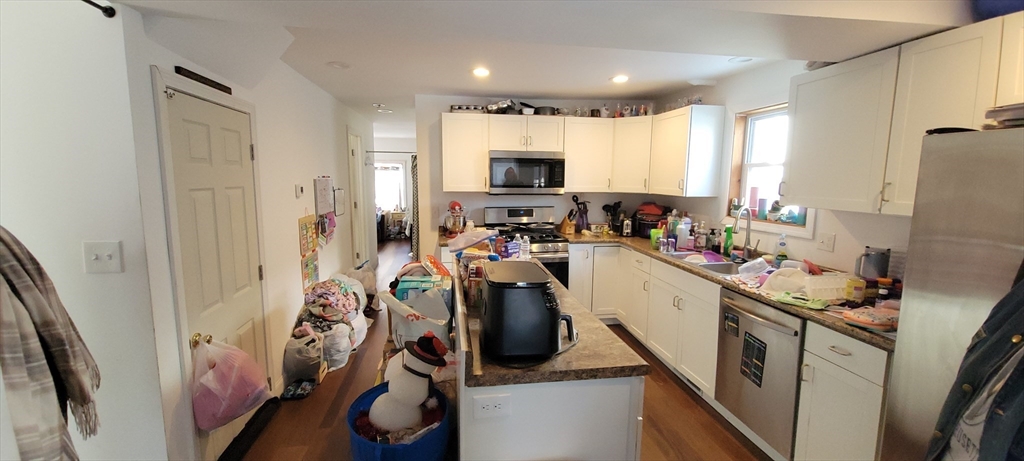 97 Elm Street Amesbury, MA 01913 - Photo 4 of 19 Gallery Image 4