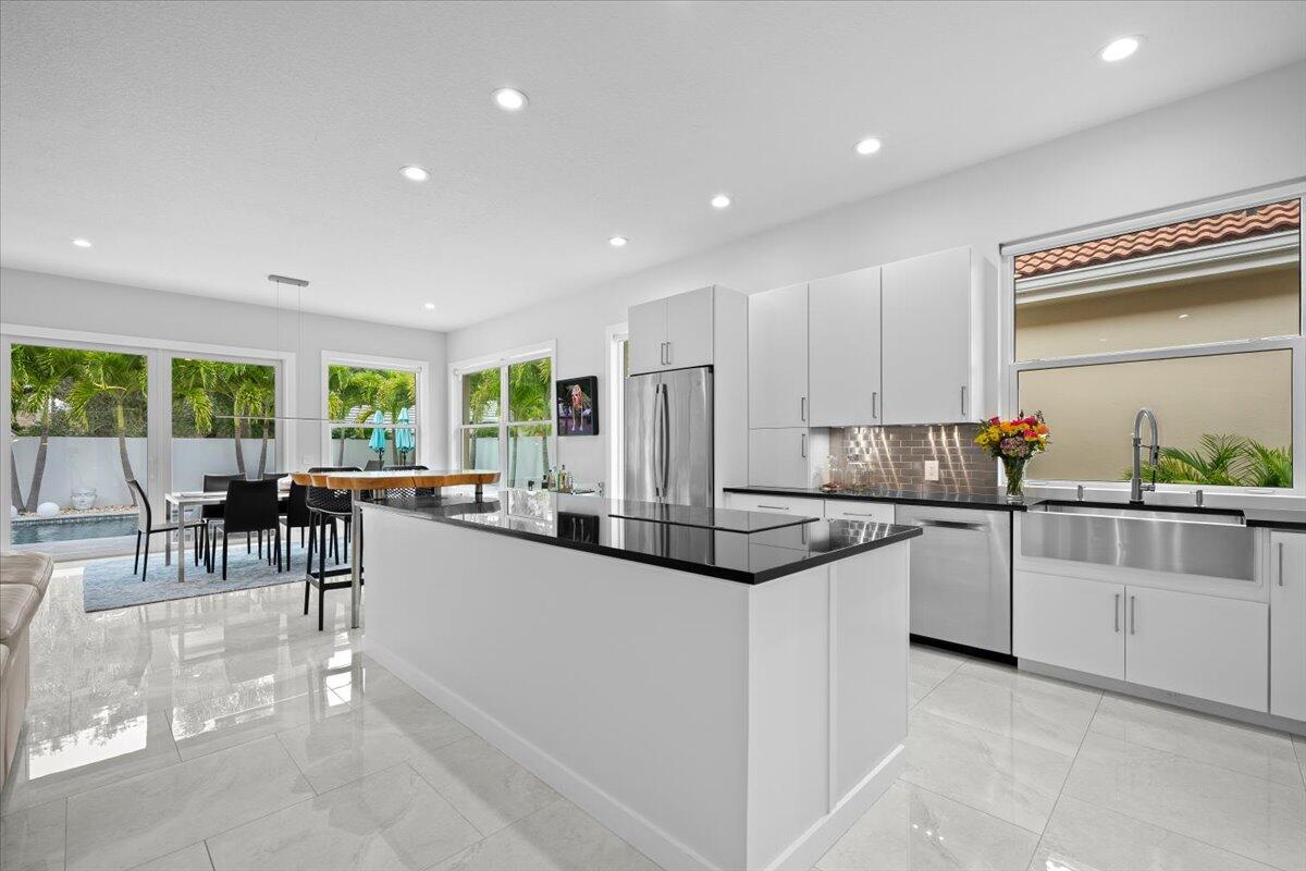 169 Hampton Circle Jupiter, FL 33458 - Photo 5 of 30 169 Hampton Circle