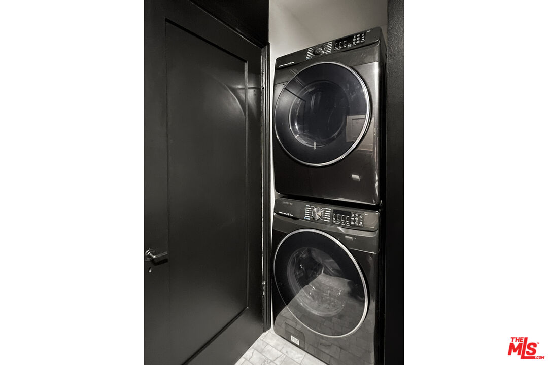 246 Robinson Road Pasadena, CA 91104 - Photo 24 of 43 a utility room with dryer and washer