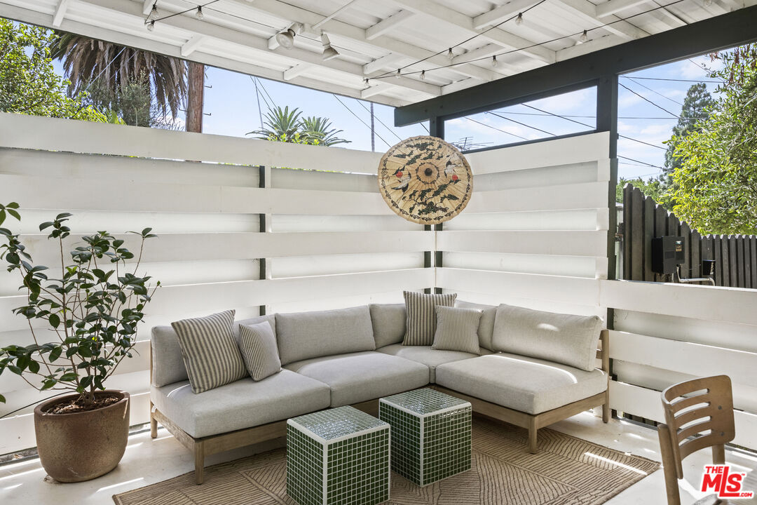 246 Robinson Road Pasadena, CA 91104 - Photo 30 of 43 a view of a couches in a patio