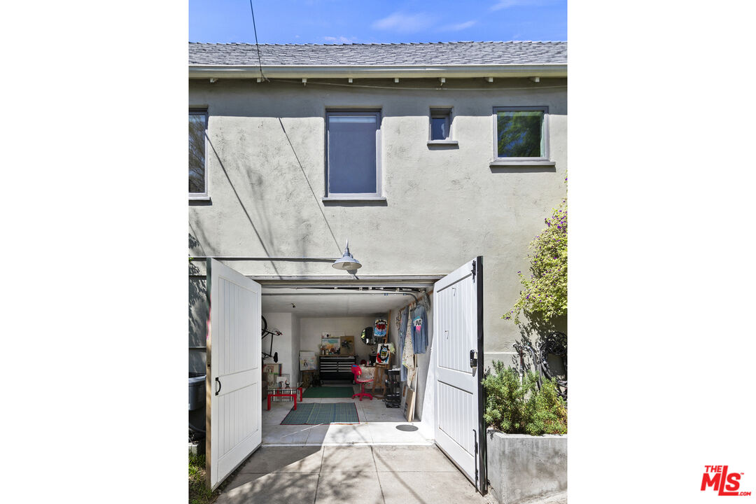 246 Robinson Road Pasadena, CA 91104 - Photo 34 of 43 a view of a house with a outdoor space