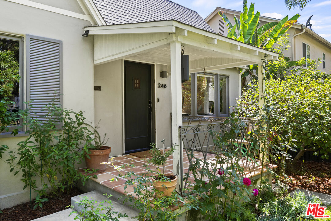 246 Robinson Road Pasadena, CA 91104 - Photo 38 of 43 front view of a house