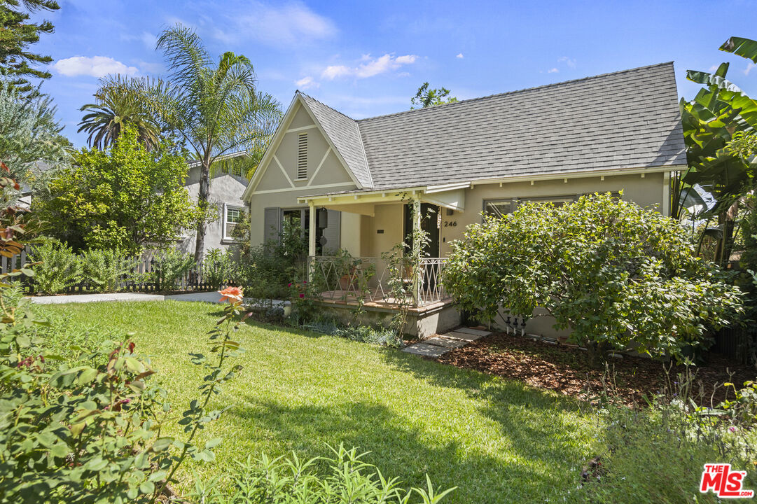 246 Robinson Road Pasadena, CA 91104 - Photo 40 of 43 front view of a house with a yard