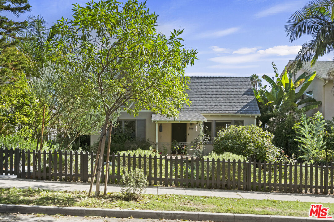 246 Robinson Road Pasadena, CA 91104 - Photo 42 of 43 a front view of a house with a garden