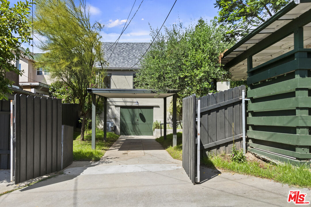 246 Robinson Road Pasadena, CA 91104 - Photo 43 of 43 a view of a entrance gate of a house