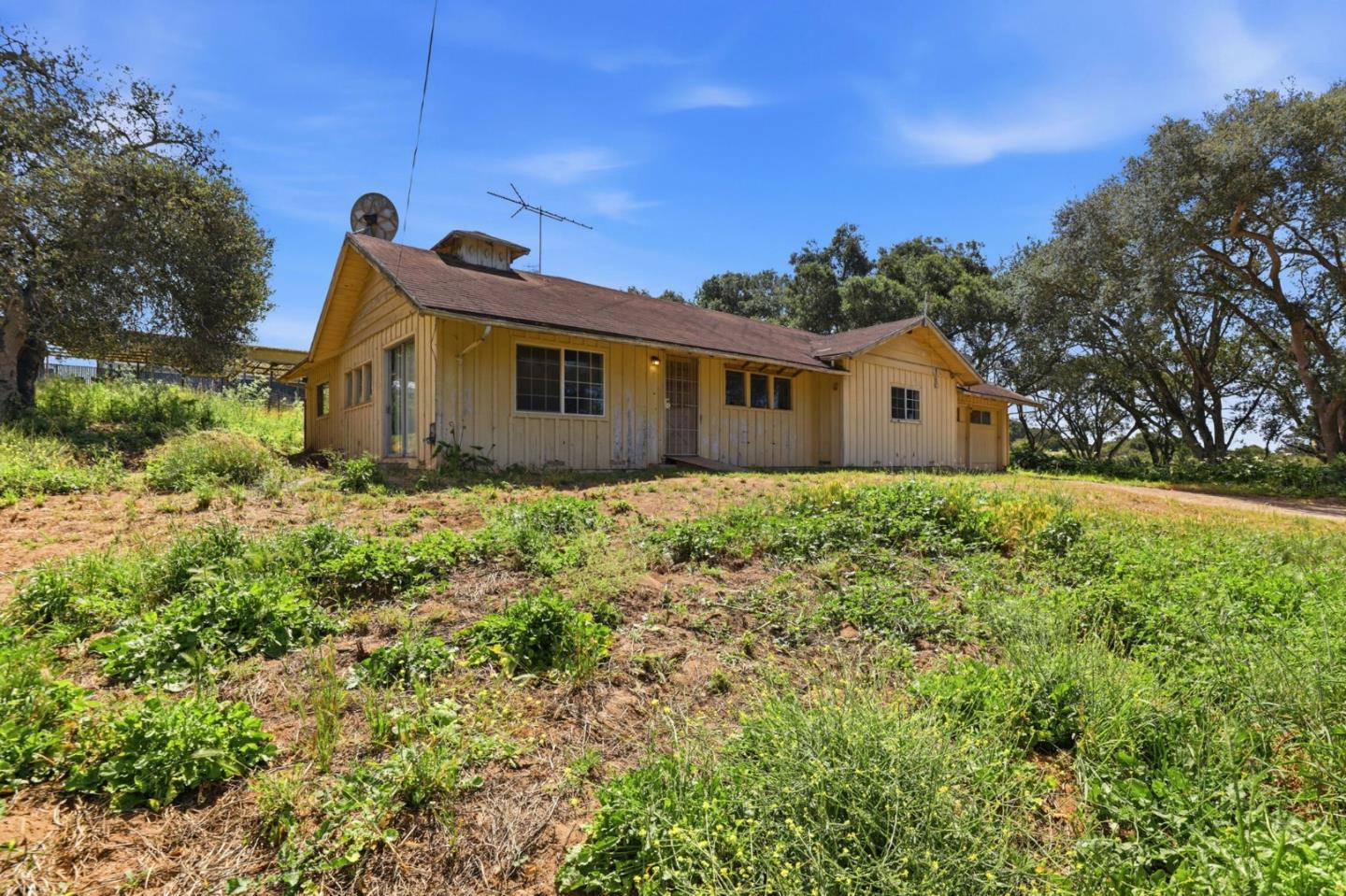1443 Elkhorn Road Watsonville, CA 95076 - Photo 3 of 41