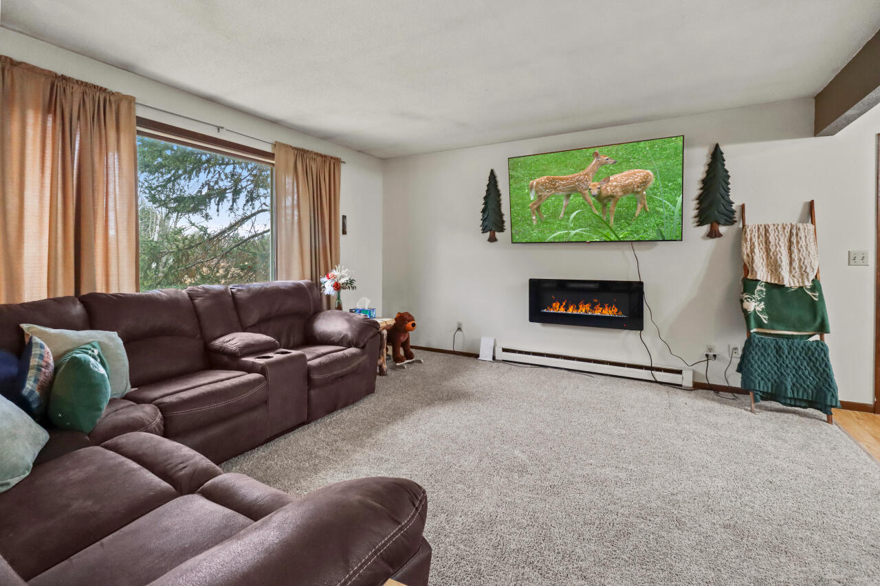 541 Bloom Road Lincoln, WI 54521 - Photo 4 of 25 Living Room