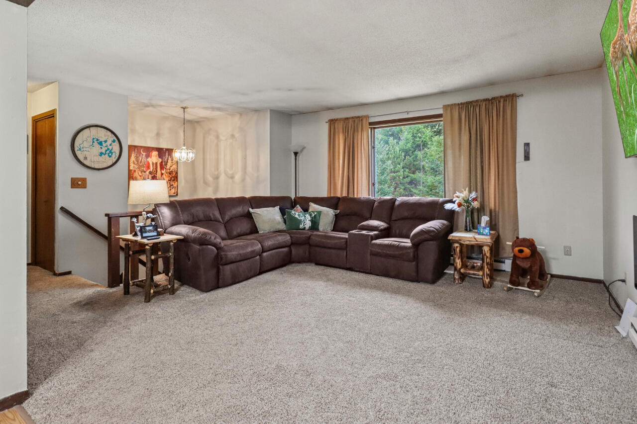 541 Bloom Road Lincoln, WI 54521 - Photo 5 of 25 Living Room