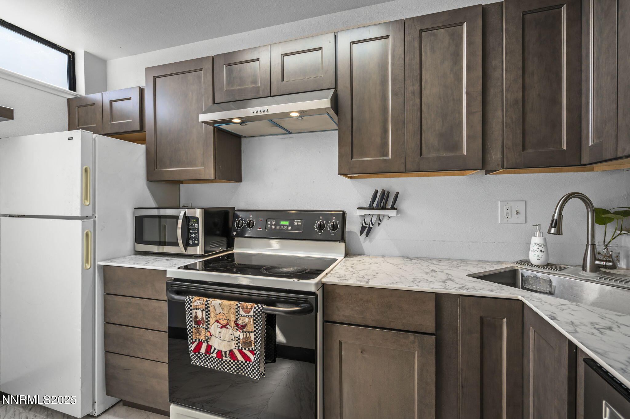 857 Nutmeg Place, Unit 6 Reno, NV 89502 - Photo 3 of 20 11-web-or-mls-_DSC1649