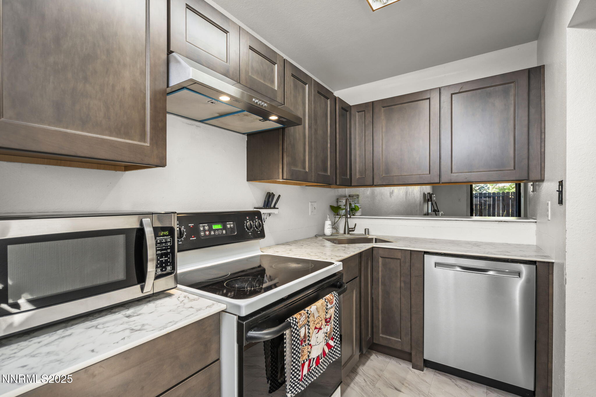857 Nutmeg Place, Unit 6 Reno, NV 89502 - Photo 4 of 20 12-web-or-mls-_DSC1659