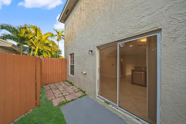 $3,250 | 5789 Woodland Point Drive, Tamarac, FL 33319