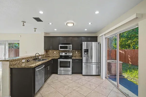 $3,250 | 5789 Woodland Point Drive, Tamarac, FL 33319