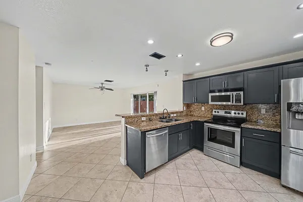 $3,250 | 5789 Woodland Point Drive, Tamarac, FL 33319