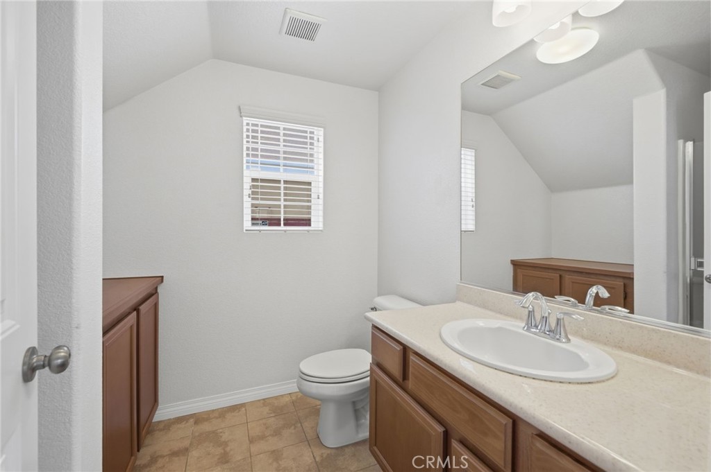 32648 Ritter Court Temecula, CA 92592 - Photo 10 of 37 3/4 bathroom