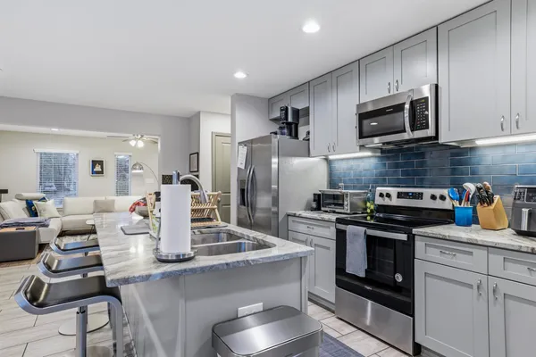 $4,000 | 1241 North Bronough Street, Tallahassee, FL 32303