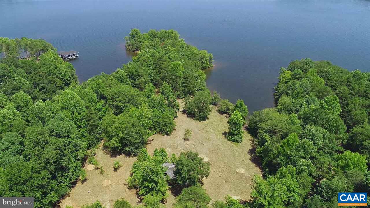 an aerial view of a yard