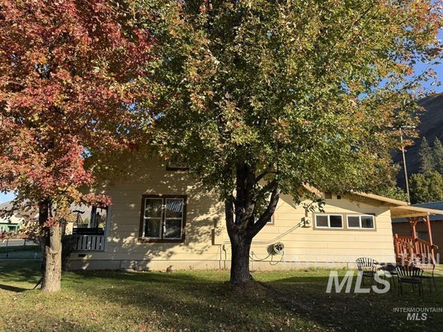 217 Main Street Kooskia, ID 83539 - Photo 24 of 34 View of side of home with a lawn