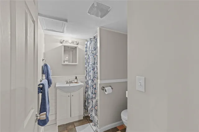 $1,900 | 67 Armington Street, Cranston, RI 02905