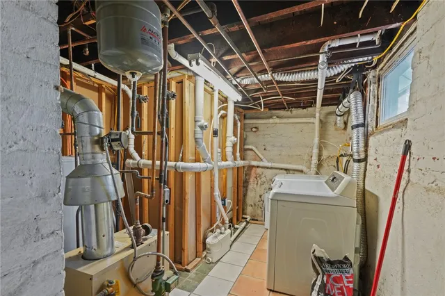 $1,900 | 67 Armington Street, Cranston, RI 02905