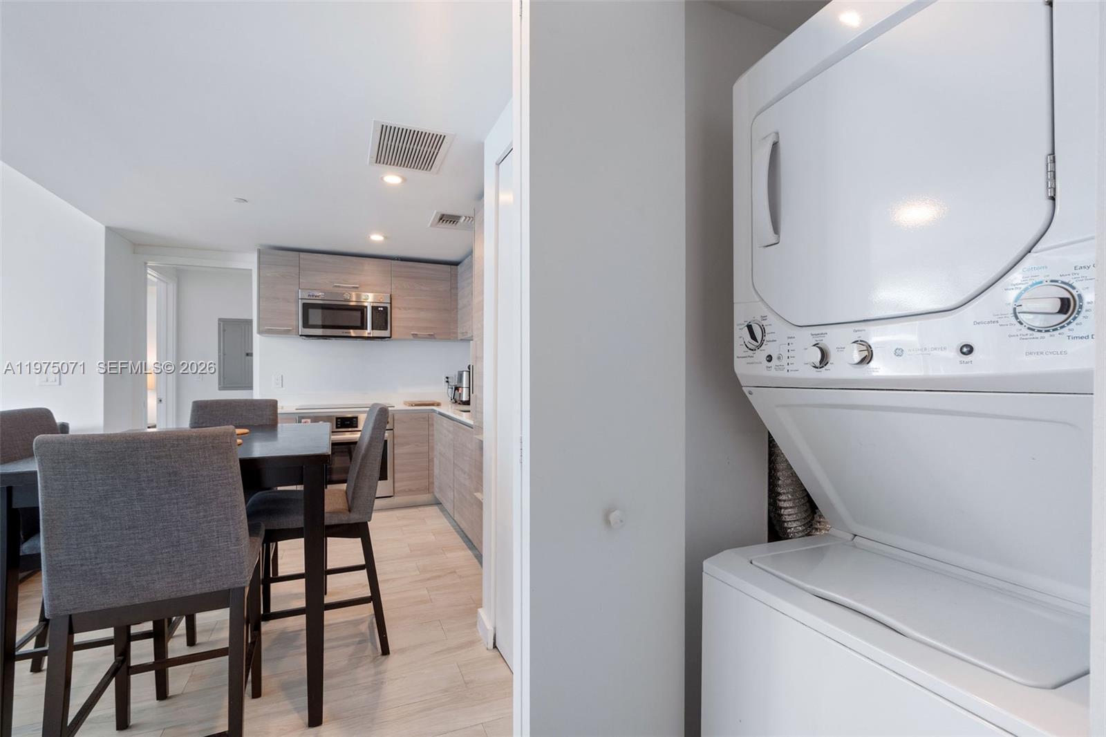 1300 South Miami Avenue, Unit 2807 Miami, FL 33130 - Photo 21 of 22 a view of kitchen with workspace and window
