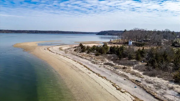 $2,995,000 | 224 Centre Island Road, Centre Island, NY 11771