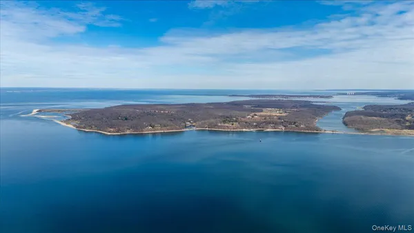 $2,995,000 | 224 Centre Island Road, Centre Island, NY 11771