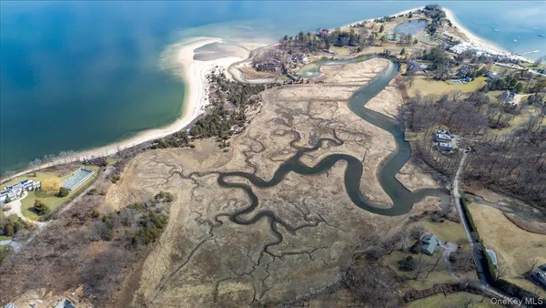 $2,995,000 | 224 Centre Island Road, Centre Island, NY 11771