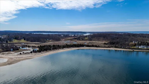 $2,995,000 | 224 Centre Island Road, Centre Island, NY 11771