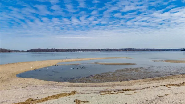 $2,995,000 | 224 Centre Island Road, Centre Island, NY 11771