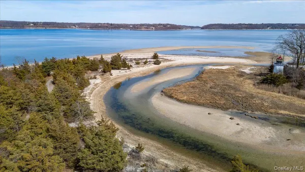 $2,995,000 | 224 Centre Island Road, Centre Island, NY 11771