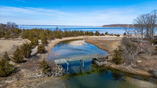$2,995,000 | 224 Centre Island Road, Centre Island, NY 11771