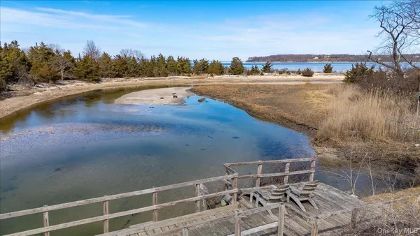 $2,995,000 | 224 Centre Island Road, Centre Island, NY 11771