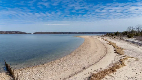 $2,995,000 | 224 Centre Island Road, Centre Island, NY 11771