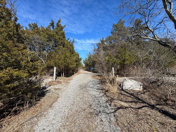 $2,995,000 | 224 Centre Island Road, Centre Island, NY 11771