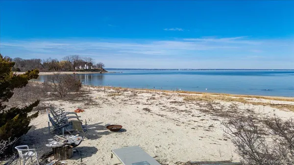 $2,995,000 | 224 Centre Island Road, Centre Island, NY 11771