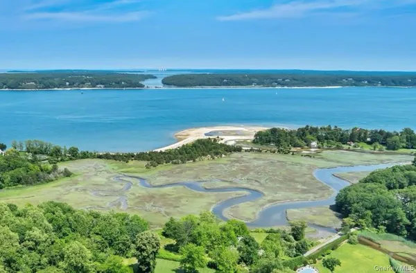 $2,995,000 | 224 Centre Island Road, Centre Island, NY 11771