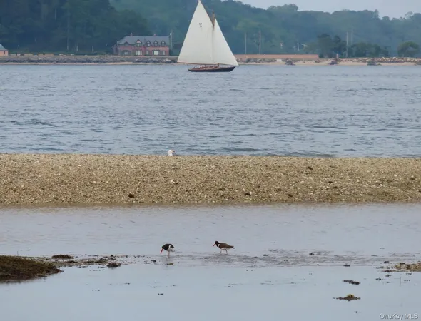 $2,995,000 | 224 Centre Island Road, Centre Island, NY 11771