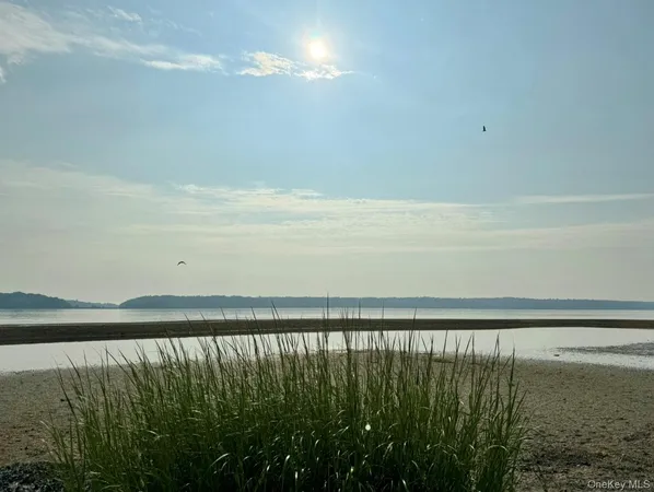 $2,995,000 | 224 Centre Island Road, Centre Island, NY 11771