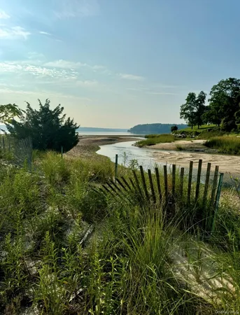 $2,995,000 | 224 Centre Island Road, Centre Island, NY 11771