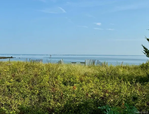 $2,995,000 | 224 Centre Island Road, Centre Island, NY 11771