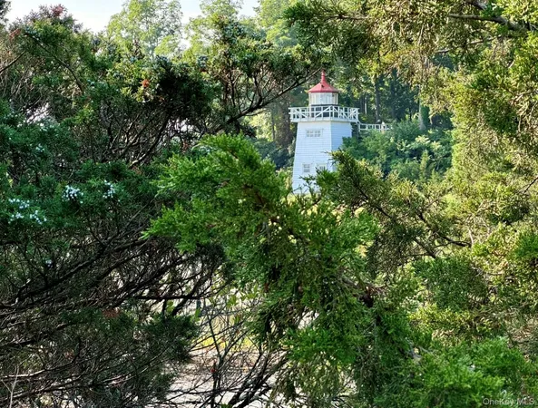 $2,995,000 | 224 Centre Island Road, Centre Island, NY 11771