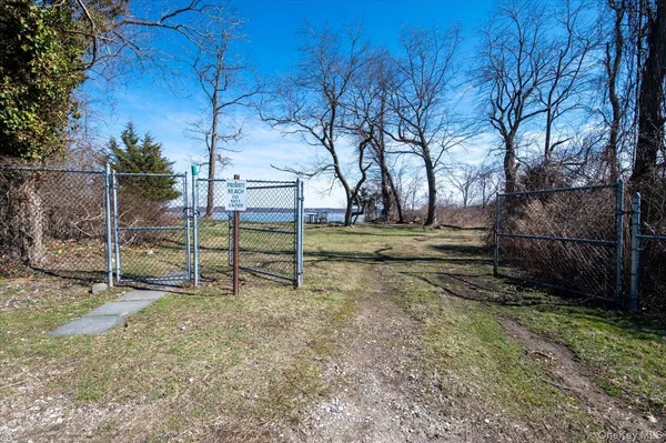 $2,995,000 | 224 Centre Island Road, Centre Island, NY 11771