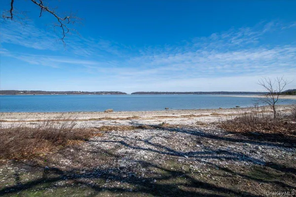 $2,995,000 | 224 Centre Island Road, Centre Island, NY 11771
