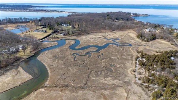 $2,995,000 | 224 Centre Island Road, Centre Island, NY 11771