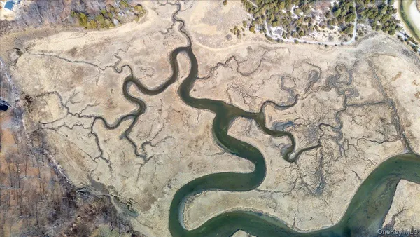 $2,995,000 | 224 Centre Island Road, Centre Island, NY 11771