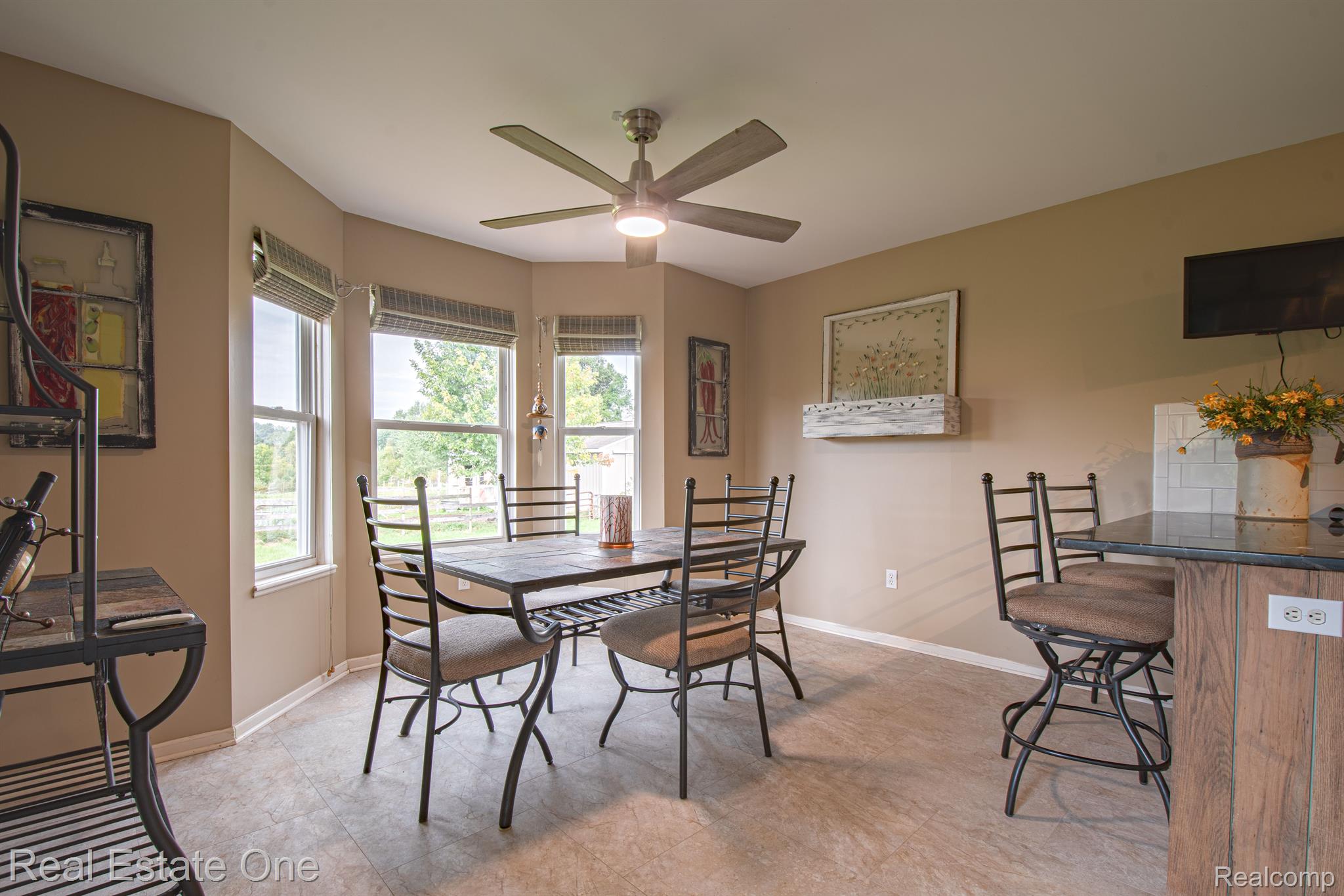 11620 Halsey Road Holly, MI 48442 - Photo 10 of 48 Dining area with lots of windows